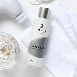 Sữa rửa mặt chống lão hoá làm sáng da Ageless Total Facial Cleanser