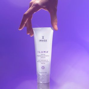 Sữa rửa mặt Iluma Intense Brightening Exfoliating Cleanser